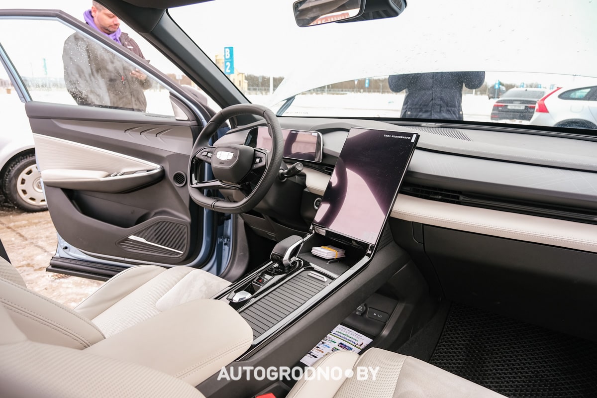 Обзор и тест драйв Geely Atlas Cool из Китая