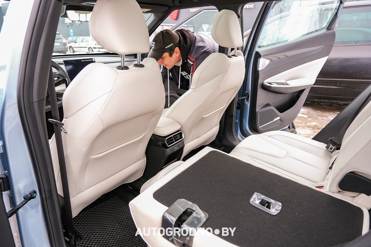 Обзор и тест драйв Geely Atlas Cool из Китая