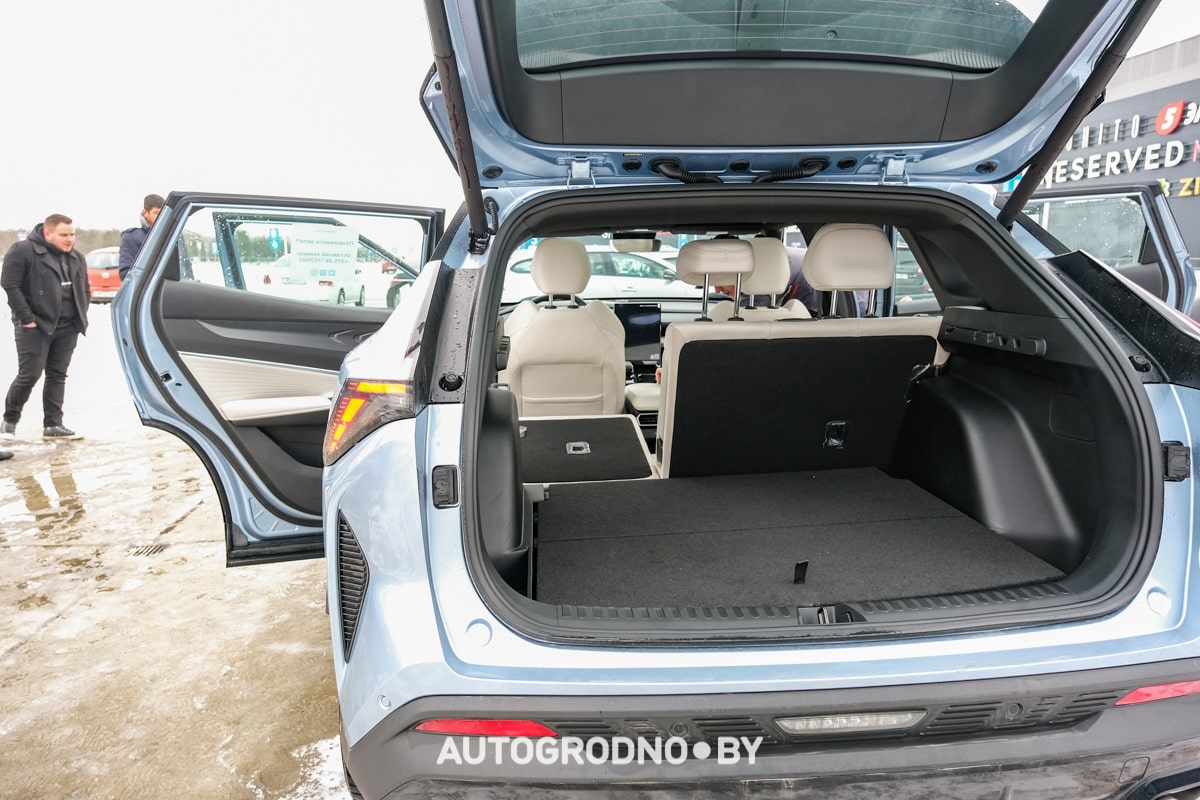 Обзор и тест драйв Geely Atlas Cool из Китая