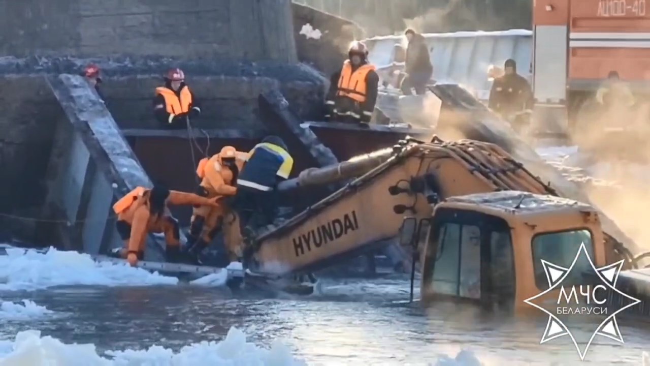 В Лидском районе обрушился пролет неэксплуатируемого моста через реку Неман