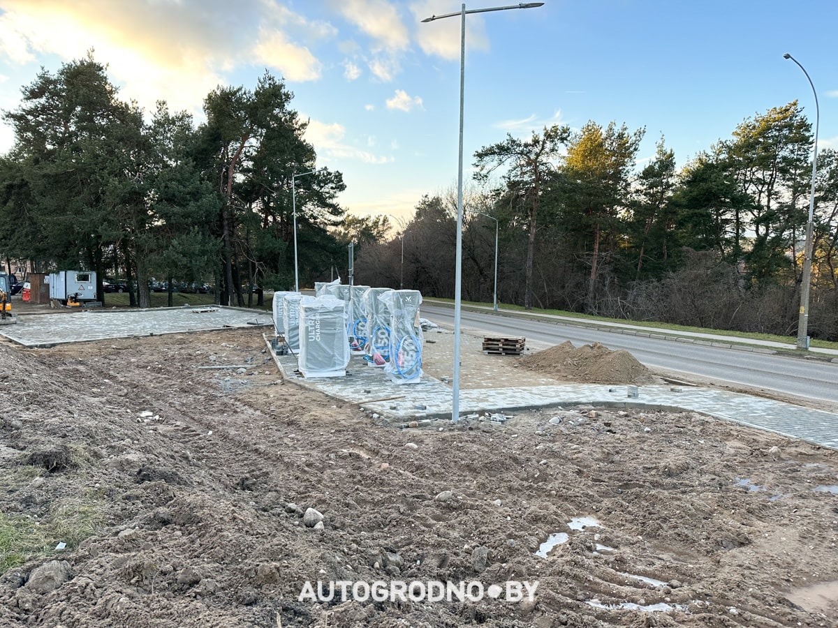 Невероятно, но факт: Маланка ставит в Гродно 12 мощнейших зарядных станций. Такая 1 есть только в Минске