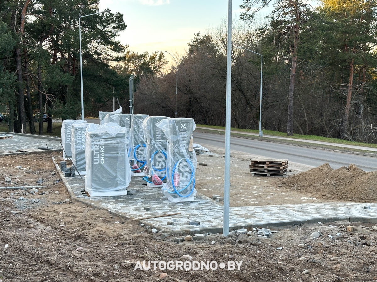Невероятно, но факт: Маланка ставит в Гродно 12 мощнейших зарядных станций. Такая 1 есть только в Минске