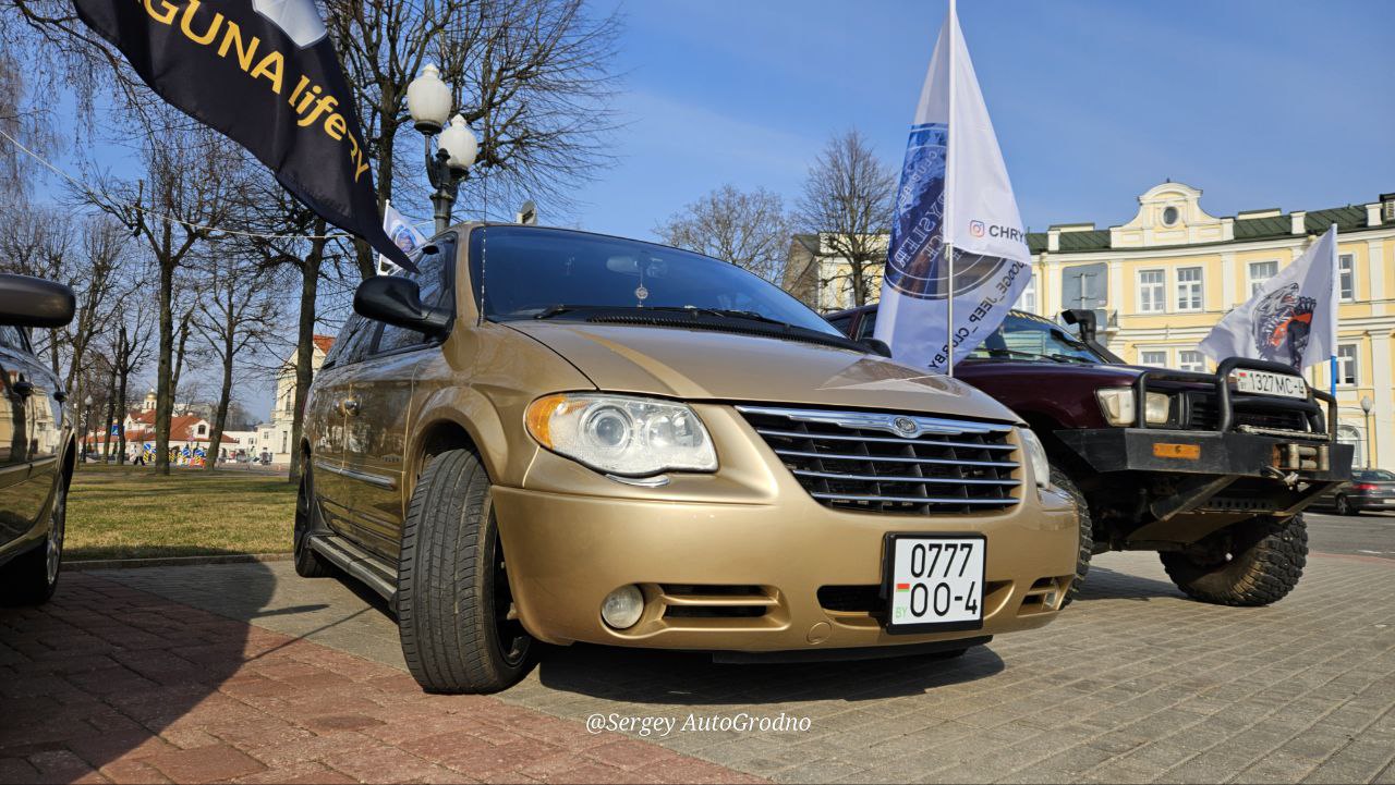Фотофакт: авто и мотоклубы Гродно выставили свою технику на фестивале в центре