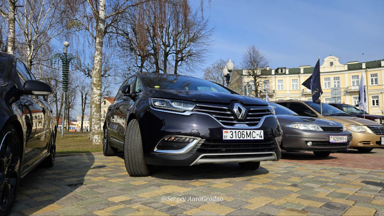 Фотофакт: авто и мотоклубы Гродно выставили свою технику на фестивале в центре