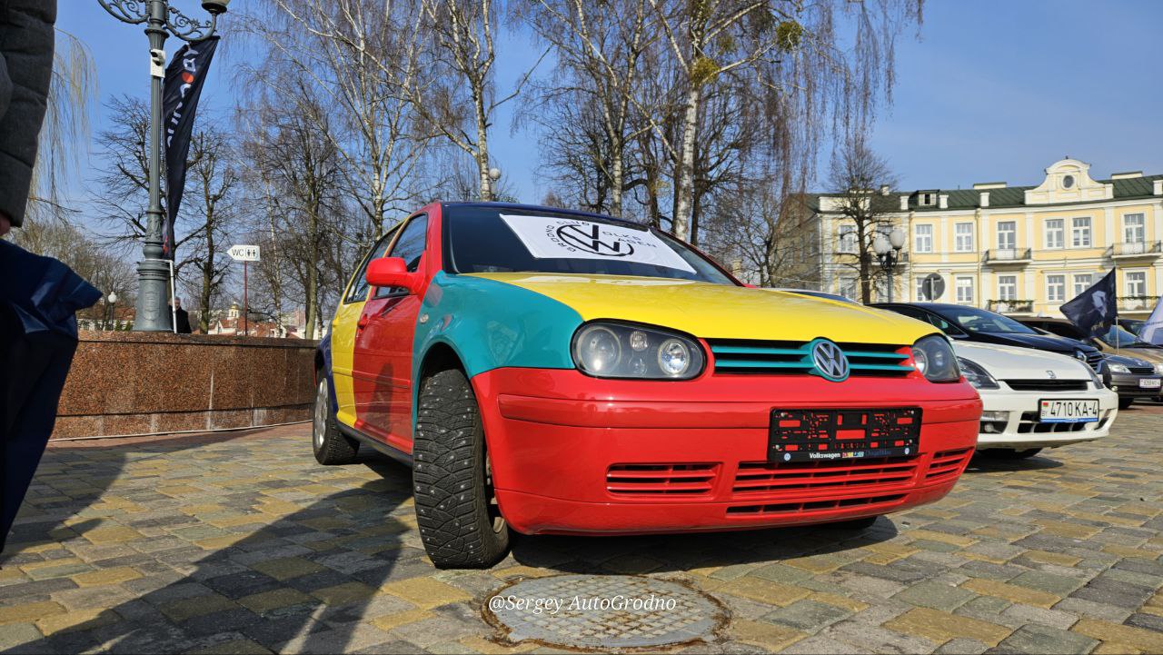 Фотофакт: авто и мотоклубы Гродно выставили свою технику на фестивале в центре