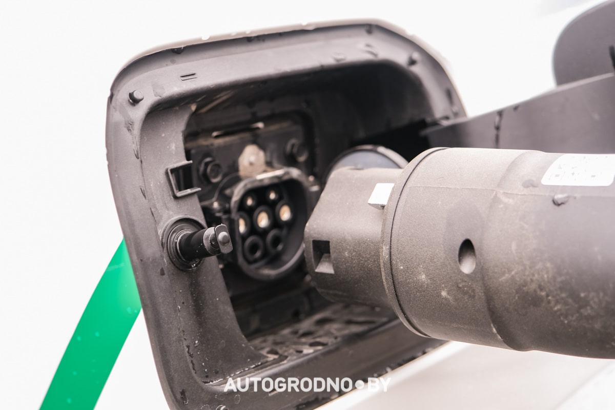 Новый электромобиль Bestune NAT с гарантией 400 тысяч: примеряем его под такси