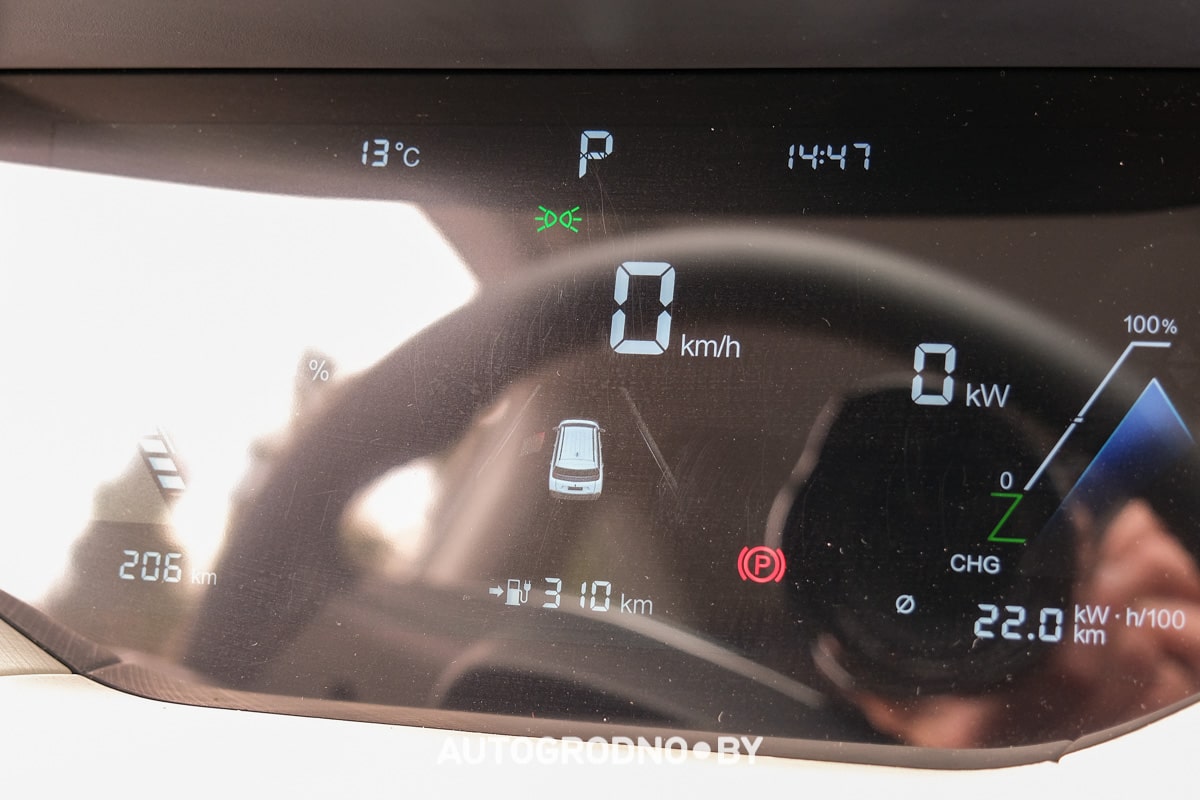 Новый электромобиль Bestune NAT с гарантией 400 тысяч: примеряем его под такси