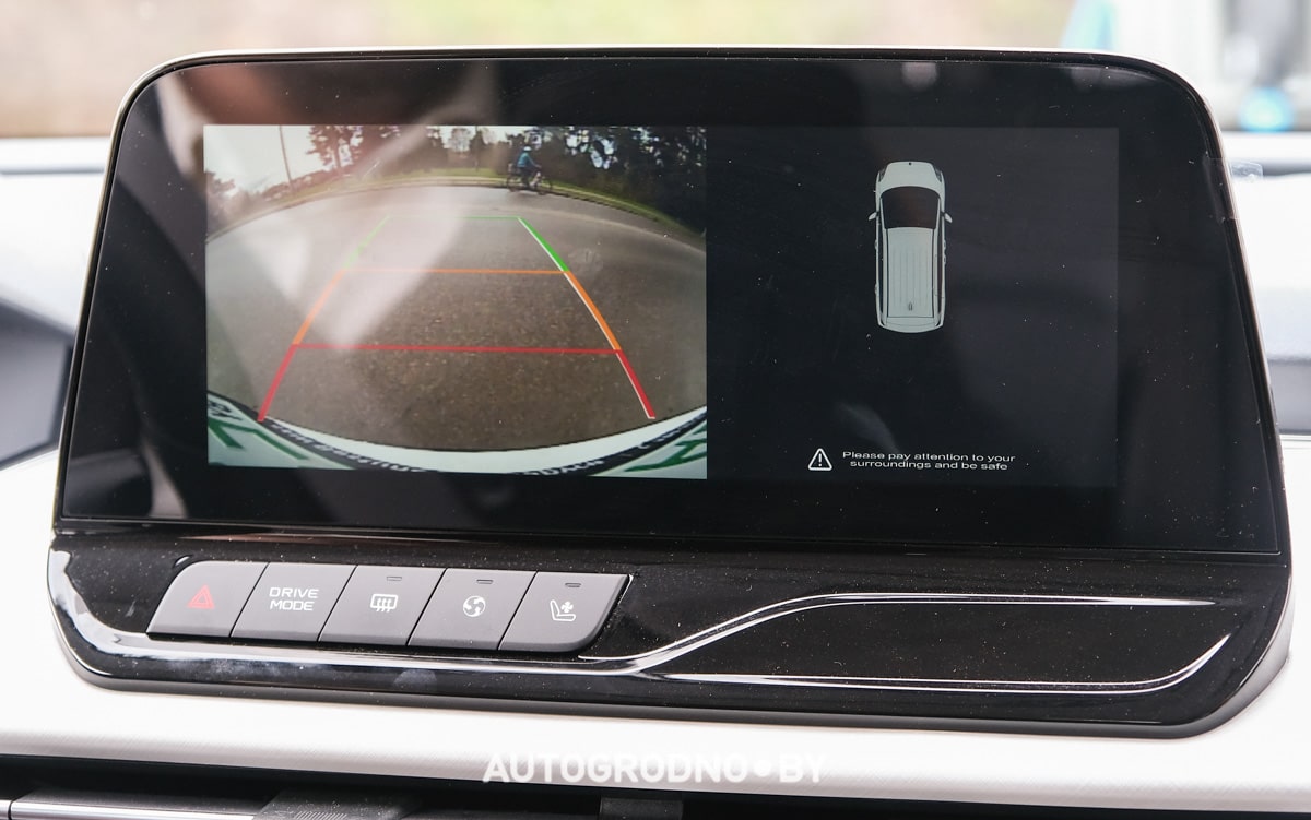 Новый электромобиль Bestune NAT с гарантией 400 тысяч: примеряем его под такси