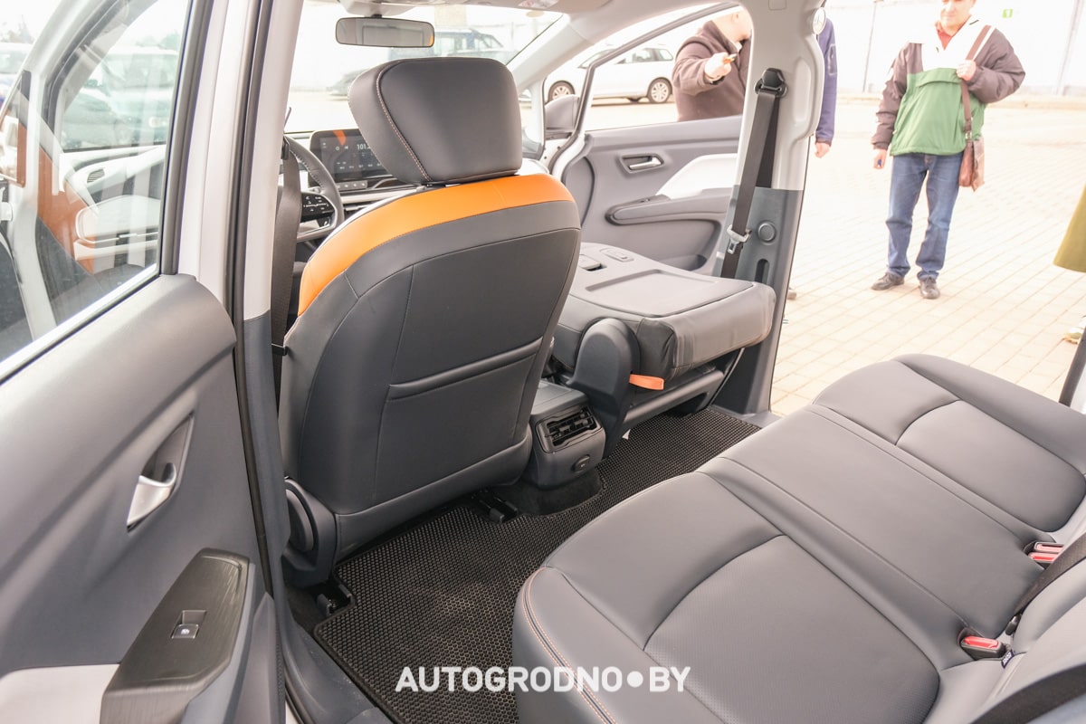 Новый электромобиль Bestune NAT с гарантией 400 тысяч: примеряем его под такси