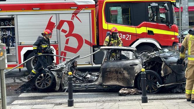 В Варшаве полтора часа тушили электромобиль Lucid Air: он загорался дважды