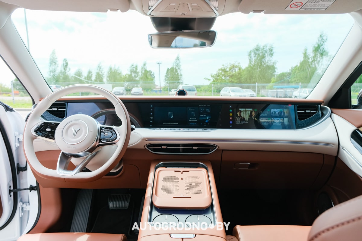 Voyah Free Pro в Гродно - новый автосалон - обзор и тест-драйв