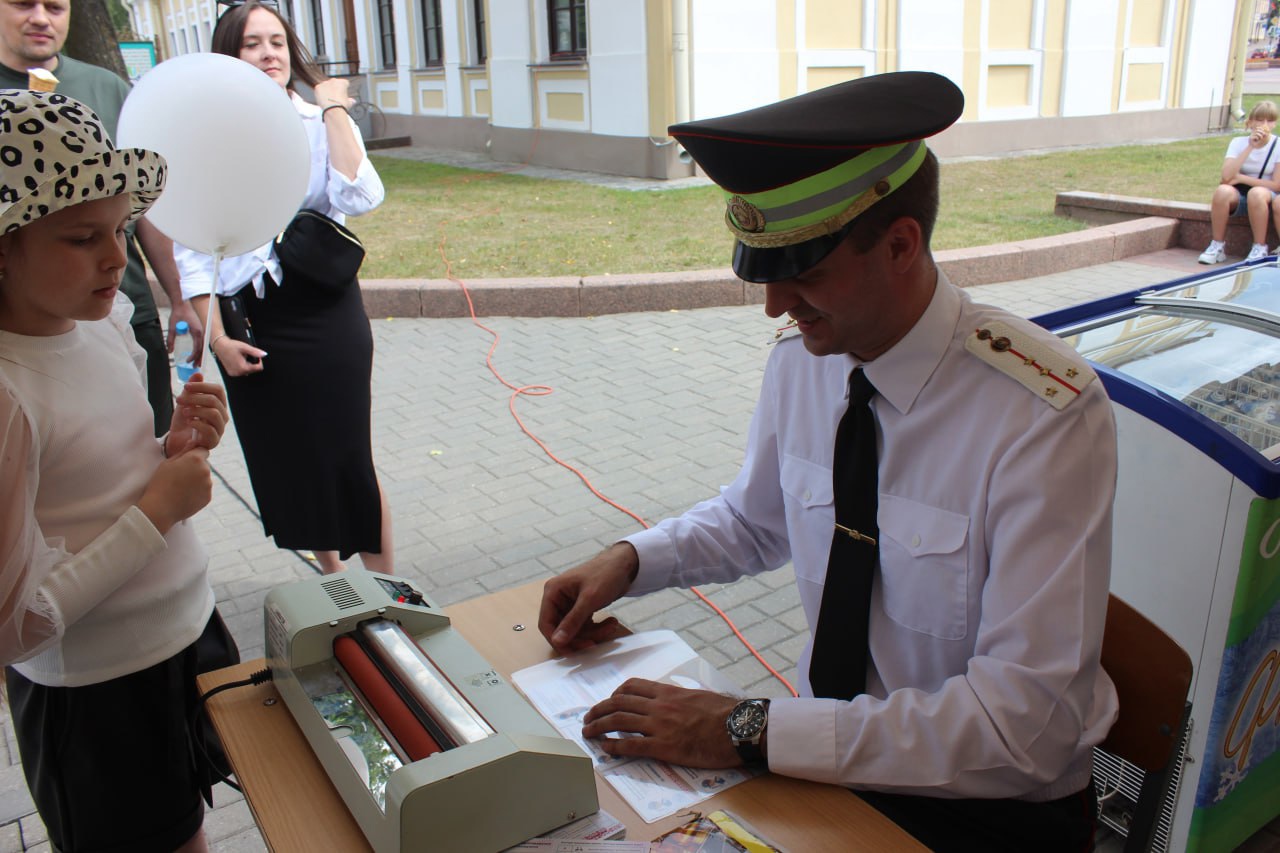 ГАИ Гродно показала свою технику и умение в маневрировании в центре Гродно