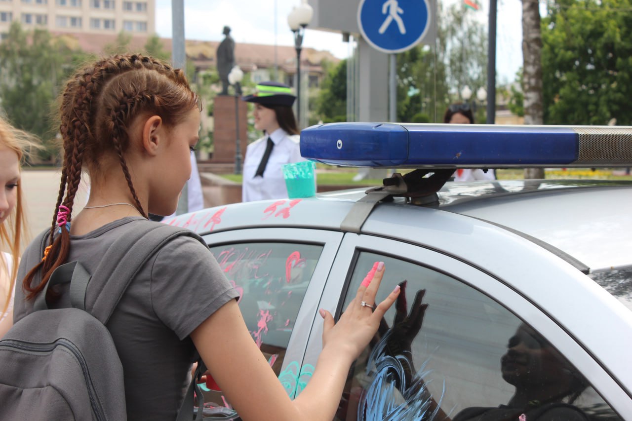 ГАИ Гродно показала свою технику и умение в маневрировании в центре Гродно
