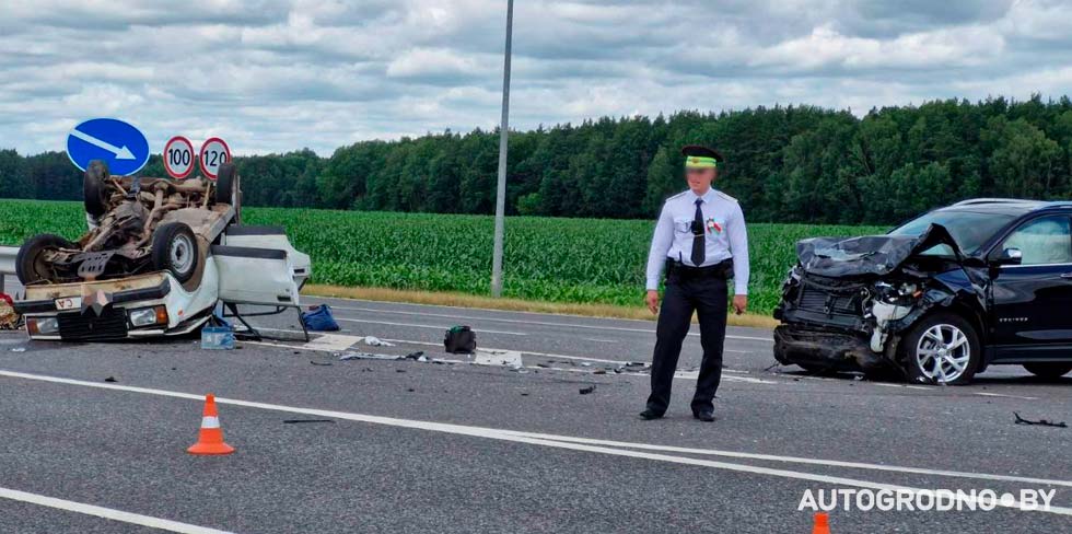 Ужасная авария на перекрестке трассы М6 в Лидском районе: два человека погибли