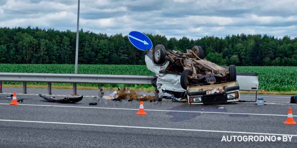 Ужасная авария на перекрестке трассы М6 в Лидском районе: два человека погибли