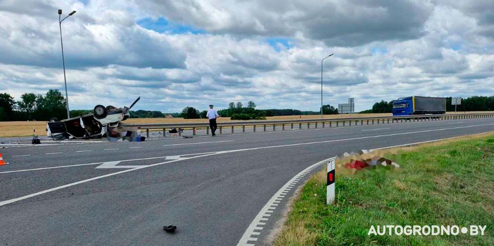 Ужасная авария на перекрестке трассы М6 в Лидском районе: два человека погибли