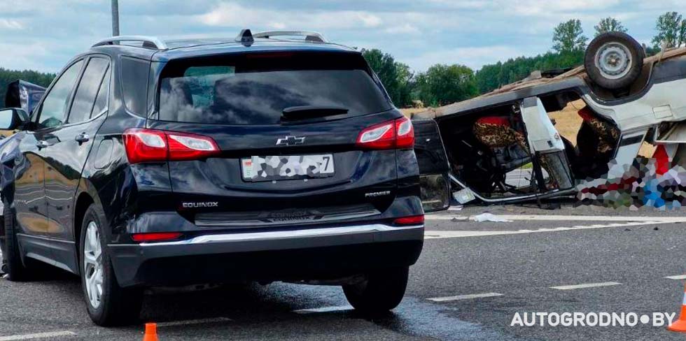 Ужасная авария на перекрестке трассы М6 в Лидском районе: два человека погибли