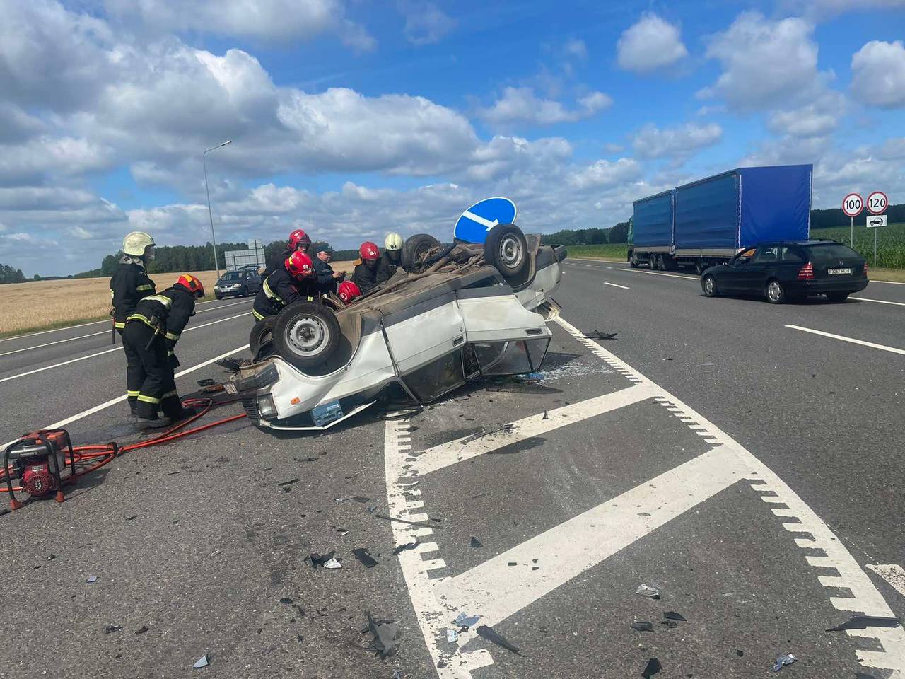 вблизи деревни Горни Лидского района произошло серьёзное ДТП на трассе М6