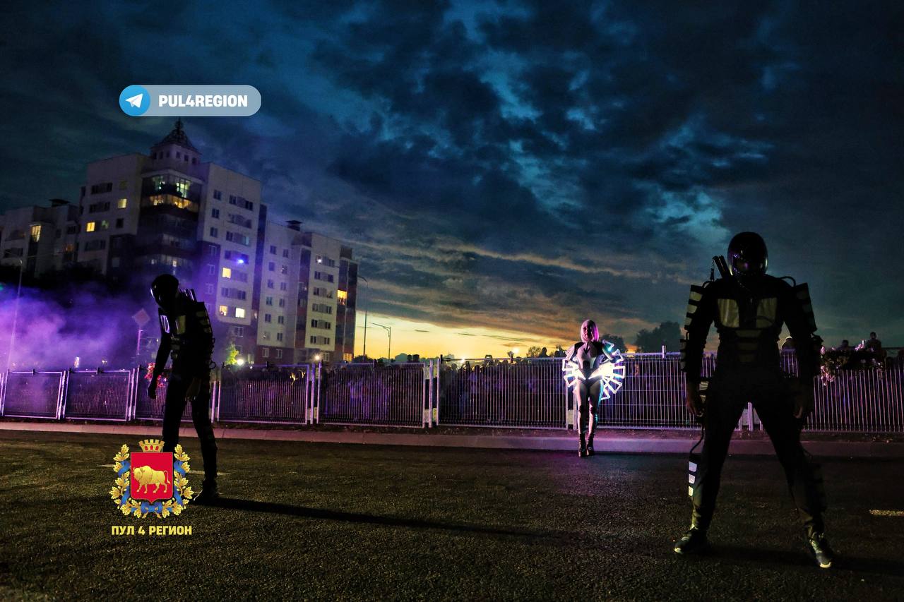 Ночью в Лиде открыли новую дорогу. Посмотрите, сколько людей пришло на это событие!