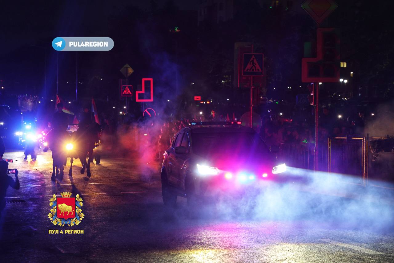 Ночью в Лиде открыли новую дорогу. Посмотрите, сколько людей пришло на это событие!