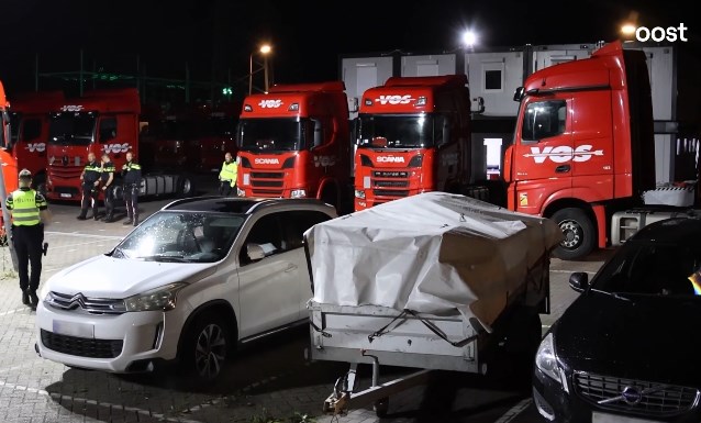 stojanka bel 3 chel 01