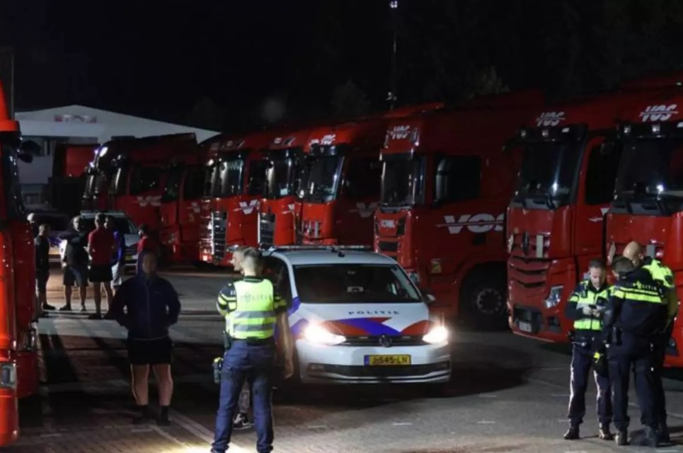 stojanka bel 3 chel 01