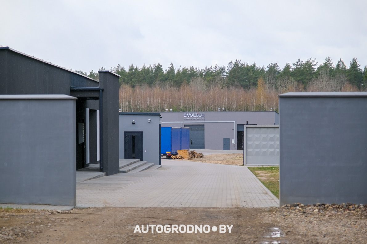 Установка СИМ-карты в электромобиль