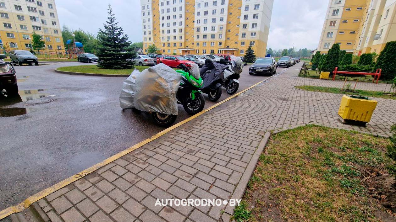 Как нужно парковать мотоциклы во дворах – мнение жителей Гродно