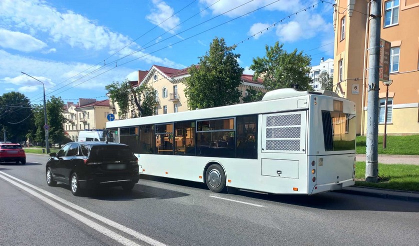 kosm avtobus pensionerka 04 08 01