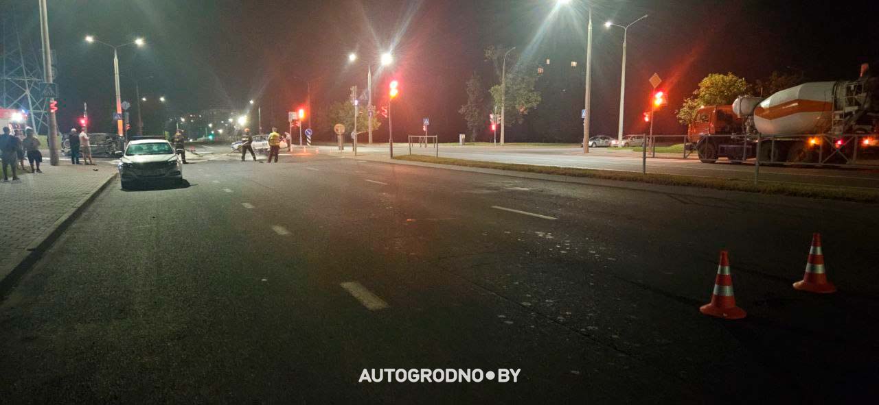 Мотоциклист ударом перевернул автомобиль: серьезное происшествие в Гродно. Репортаж