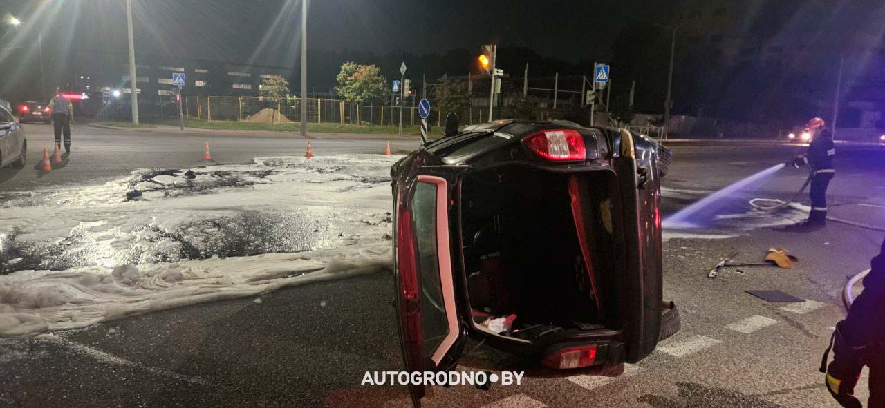 Мотоциклист ударом перевернул автомобиль: серьезное происшествие в Гродно. Репортаж