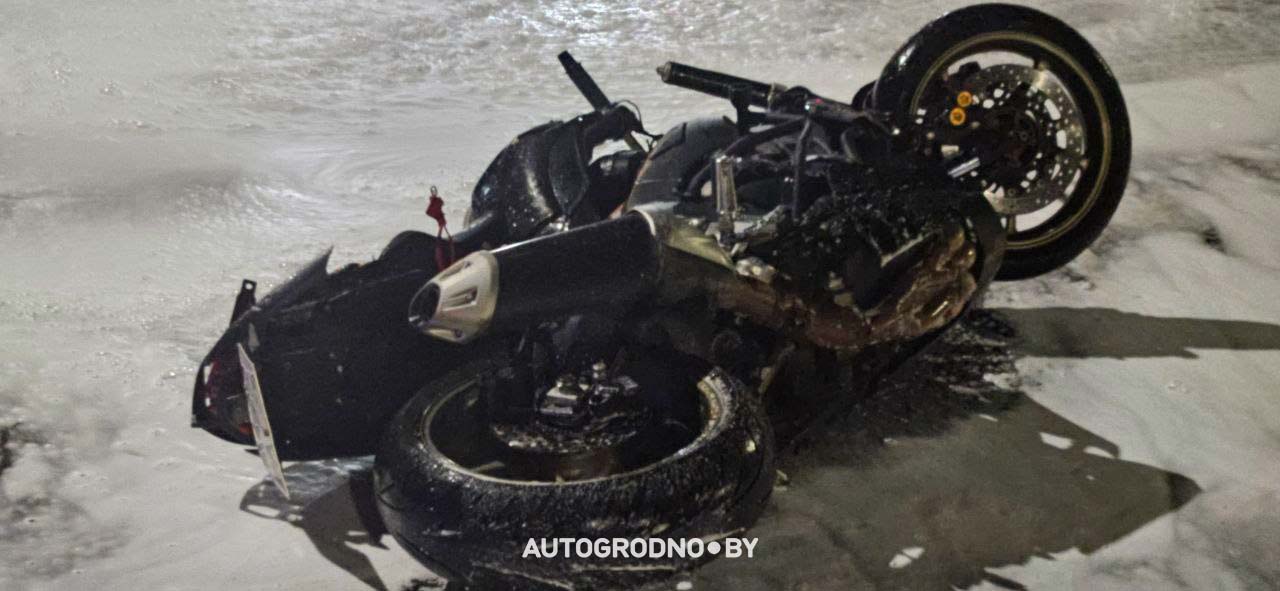 Мотоциклист ударом перевернул автомобиль: серьезное происшествие в Гродно. Репортаж