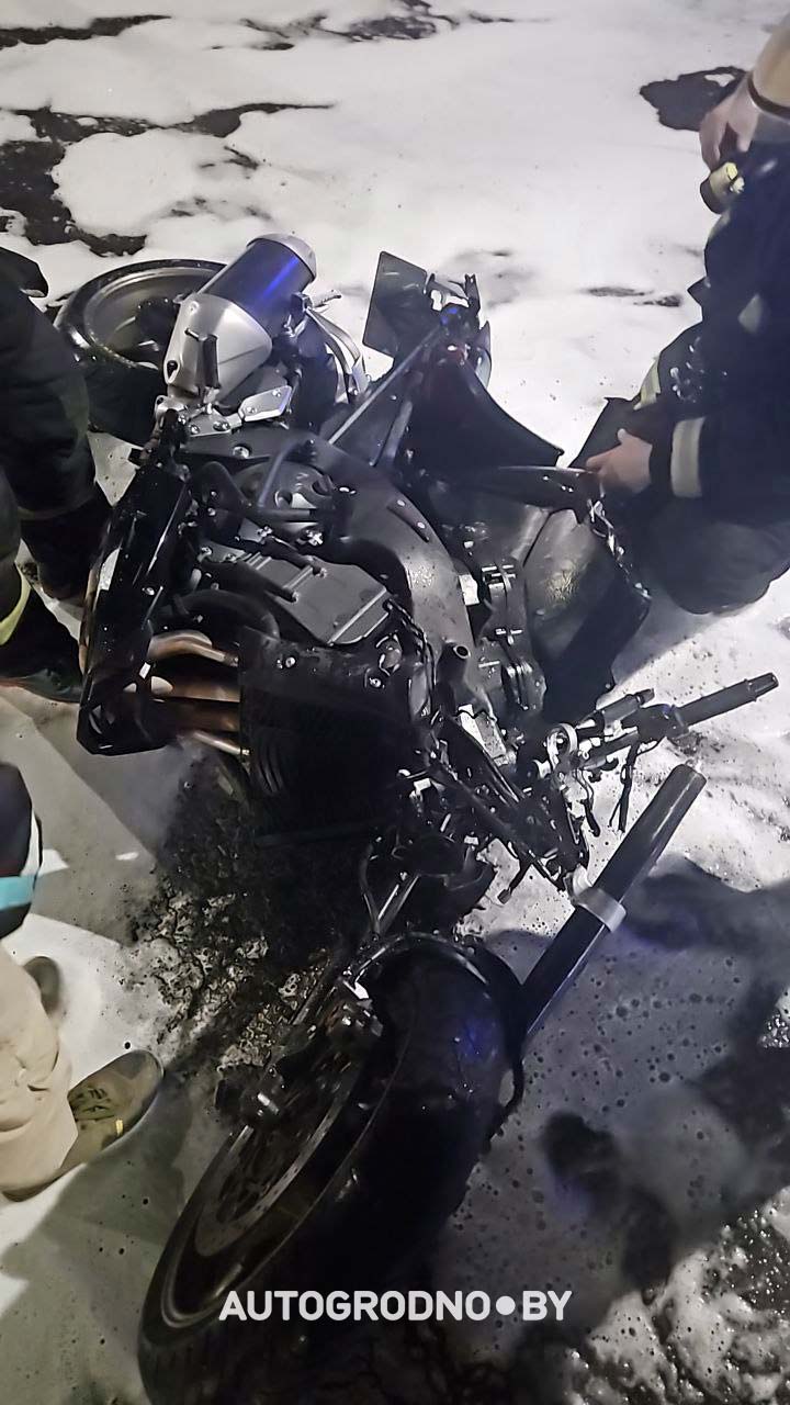 Мотоциклист ударом перевернул автомобиль: серьезное происшествие в Гродно. Репортаж