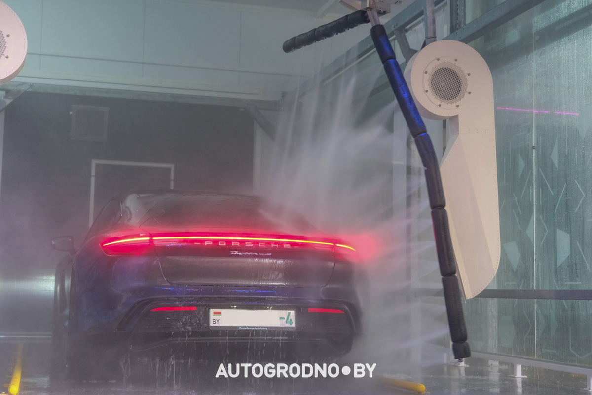 Робот мойка в Гродно ТРК Тринити