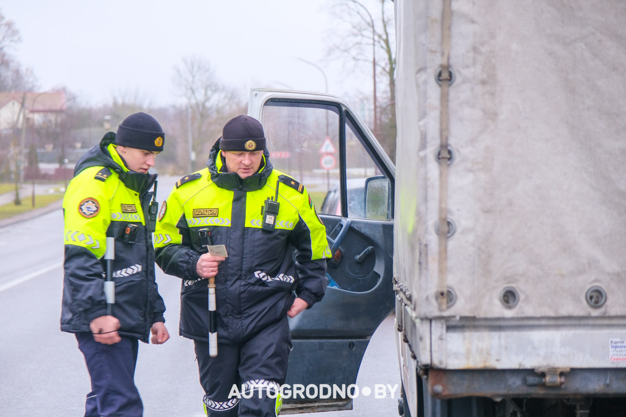 Рейд ГАИ Гродно - на летних или зимних шинах ездят водители Беларуси