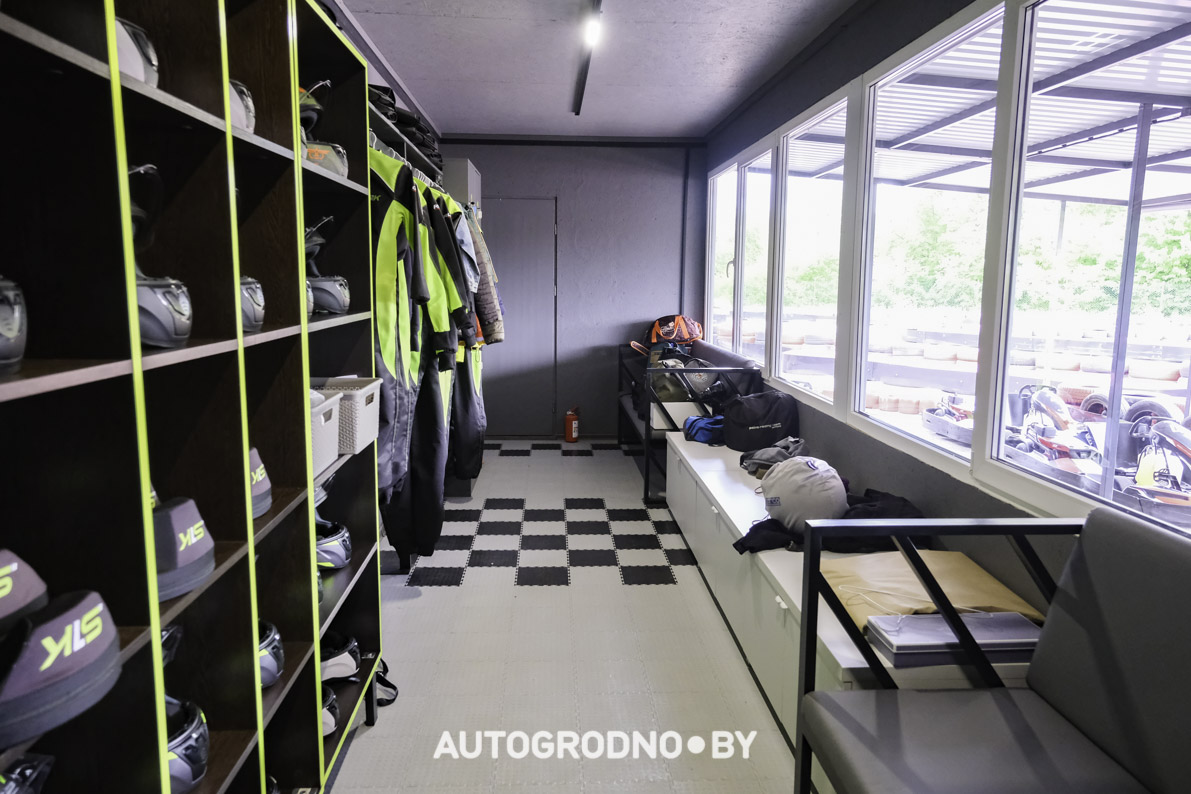 Картинг возле Короны