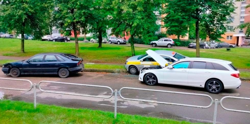 С гродненской автомойки угнали Mercedes и попали в ДТП: эксперты оценили ущерб. Случай с Пестрака