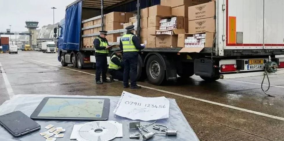 Дальнобойщик вез контрабанду на 3,5 млн долларов среди запчастей для Bentley