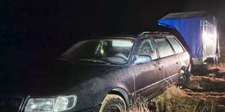 Под Гродно пограничники заметили автомобиль с прицепом. Пробовали остановить, но водитель захотел сбежать. В чем дело?