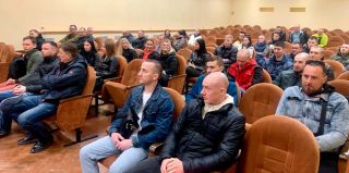 Будущих мотоциклистов Гродно собрали в актовом зале ГАИ. Треть из них – девушки