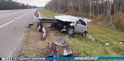 На М6 водитель уснул за рулем – металлический отбойник прошил салон насквозь. Пострадала пассажирка