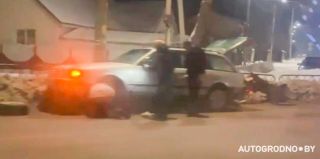В Гродно водитель, с которым ехал ребенок, врезался в AUDI, стоящую перед ним в полосе