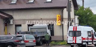 В Гродно грузовик въехал в стену продуктового магазина