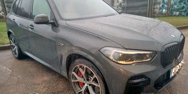 Этот BMW X5 угнали в Австрии неделю назад и сразу хотели пригнать в Беларусь. Не вышло