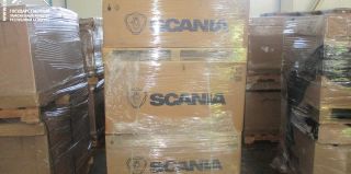 Перевозчик вез обувь, косметику, мебель. А о запчастях на $100 тысяч забыл. Как его накажут?