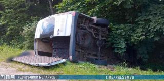 Под Новогрудком маршрутка столкнулась с гужевой повозкой, мужчина погиб на месте