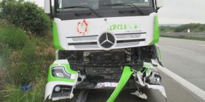 В Германии пьяный белорус на фуре устроил ДТП и скрылся. Но через 5 км его остановил металлический отбойник