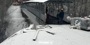 Пешеходный мост на Фомичева откроют через 2 недели