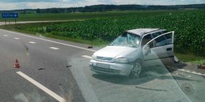 Жесткая авария на М6 – легковушка перевернулась и стала на колеса