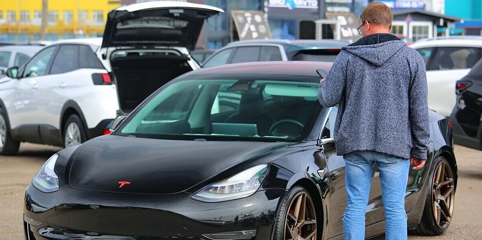 Беженцы смогут ввозить в Беларусь личные автомобили, которыми владеют менее полугода